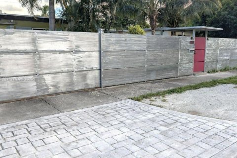 Casa en venta en Miami, Florida, 3 dormitorios, 103.31 m2 № 1972388 - foto 1