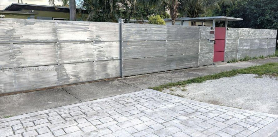 Casa en Miami, Florida 3 dormitorios, 103.31 m2 № 1972388