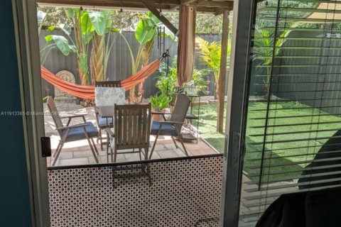 Casa en venta en Miami, Florida, 3 dormitorios, 103.31 m2 № 1972388 - foto 16