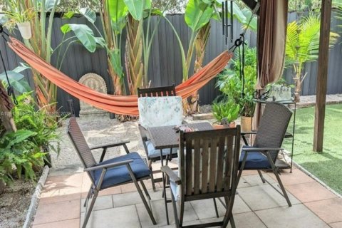 Casa en venta en Miami, Florida, 3 dormitorios, 103.31 m2 № 1972388 - foto 17