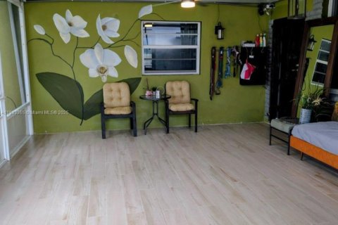 Casa en venta en Miami, Florida, 3 dormitorios, 103.31 m2 № 1972388 - foto 12