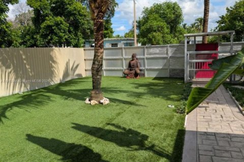 Casa en venta en Miami, Florida, 3 dormitorios, 103.31 m2 № 1972388 - foto 4