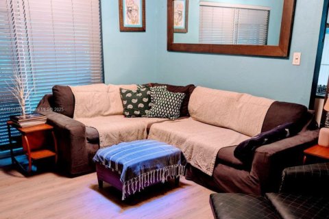 Casa en venta en Miami, Florida, 3 dormitorios, 103.31 m2 № 1972388 - foto 14