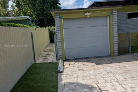 Casa en venta en Miami, Florida, 3 dormitorios, 103.31 m2 № 1972388 - foto 8