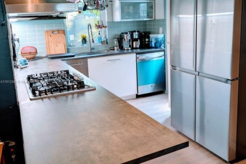 Casa en venta en Miami, Florida, 3 dormitorios, 103.31 m2 № 1972388 - foto 18