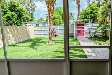 Casa en venta en Miami, Florida, 3 dormitorios, 103.31 m2 № 1972388 - foto 9