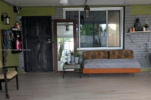 Casa en venta en Miami, Florida, 3 dormitorios, 103.31 m2 № 1972388 - foto 10