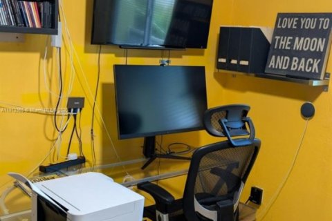 Casa en venta en Miami, Florida, 3 dormitorios, 103.31 m2 № 1972388 - foto 24