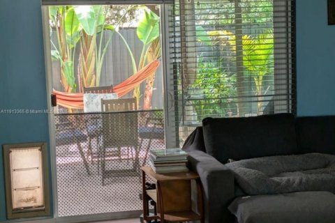 Casa en venta en Miami, Florida, 3 dormitorios, 103.31 m2 № 1972388 - foto 15
