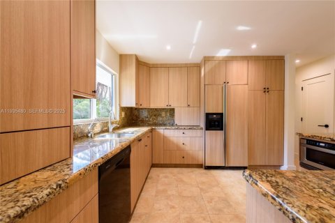 Casa en venta en Miami, Florida, 4 dormitorios, 251.21 m2 № 1993607 - foto 9