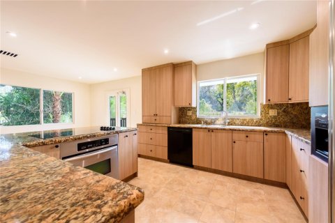 Casa en venta en Miami, Florida, 4 dormitorios, 251.21 m2 № 1993607 - foto 7