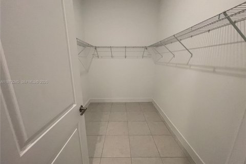 Villa ou maison à louer à Miramar, Floride: 3 chambres, 190.17 m2 № 2033273 - photo 7