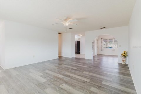 House in Sun City Center, Florida 2 bedrooms, 141.4 sq.m. № 1670747 - photo 8