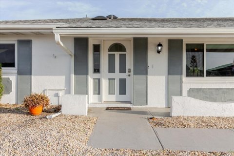 House in Sun City Center, Florida 2 bedrooms, 141.4 sq.m. № 1670747 - photo 4