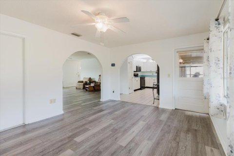 House in Sun City Center, Florida 2 bedrooms, 141.4 sq.m. № 1670747 - photo 12