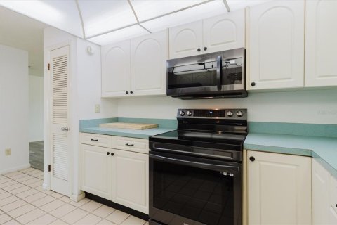House in Sun City Center, Florida 2 bedrooms, 141.4 sq.m. № 1670747 - photo 16