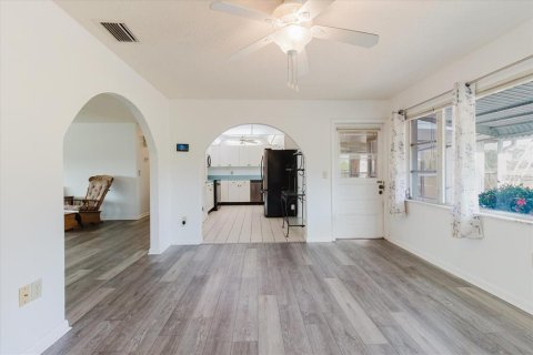 House in Sun City Center, Florida 2 bedrooms, 141.4 sq.m. № 1670747 - photo 13