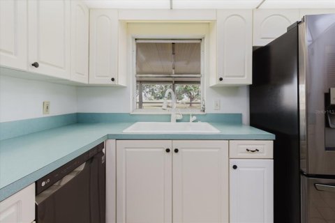 House in Sun City Center, Florida 2 bedrooms, 141.4 sq.m. № 1670747 - photo 15