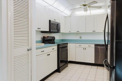 House in Sun City Center, Florida 2 bedrooms, 141.4 sq.m. № 1670747 - photo 14