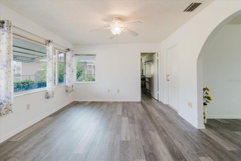 House in Sun City Center, Florida 2 bedrooms, 141.4 sq.m. № 1670747 - photo 11
