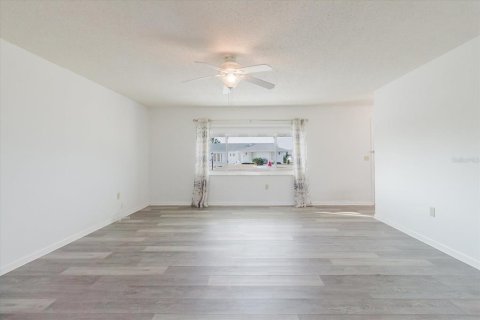 House in Sun City Center, Florida 2 bedrooms, 141.4 sq.m. № 1670747 - photo 7