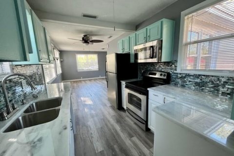 Villa ou maison à louer à Saint Petersburg, Floride: 4 chambres, 140.38 m2 № 2356462 - photo 5