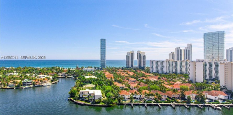 Condo in Aventura, Florida, 2 bedrooms № 2253652