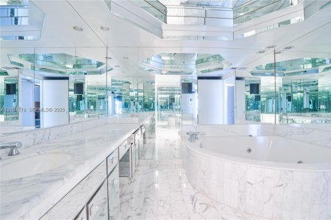 Condo in Aventura, Florida, 2 bedrooms № 2253652 - photo 8