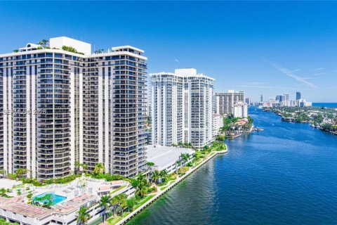 Condo in Aventura, Florida, 2 bedrooms № 2253652 - photo 2