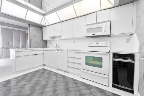Condo in Aventura, Florida, 2 bedrooms № 2253652 - photo 7