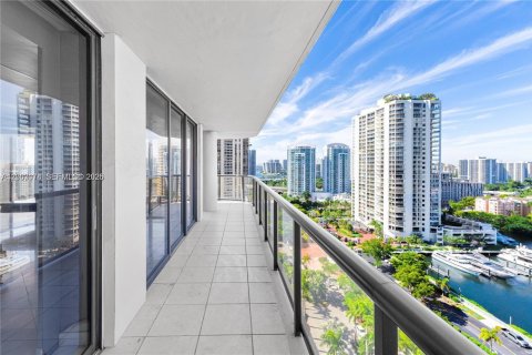 Condo in Aventura, Florida, 2 bedrooms № 2253652 - photo 3