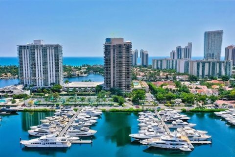 Condo in Aventura, Florida, 2 bedrooms № 2253652 - photo 13