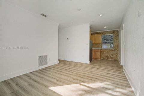 Купить виллу или дом в Лодерхилл, Флорида 3 спальни, 71.16м2, № 2009496 - фото 3