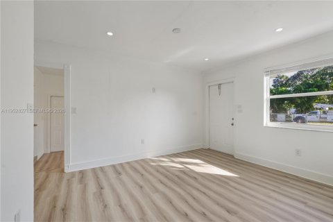 Купить виллу или дом в Лодерхилл, Флорида 3 спальни, 71.16м2, № 2009496 - фото 5