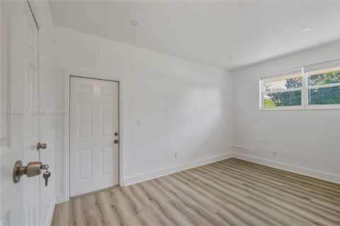 Купить виллу или дом в Лодерхилл, Флорида 3 спальни, 71.16м2, № 2009496 - фото 10