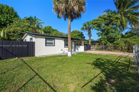 Купить виллу или дом в Лодерхилл, Флорида 3 спальни, 71.16м2, № 2009496 - фото 2