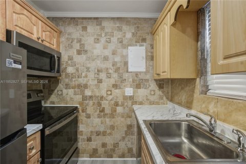 Купить виллу или дом в Лодерхилл, Флорида 3 спальни, 71.16м2, № 2009496 - фото 8