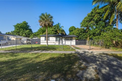 Купить виллу или дом в Лодерхилл, Флорида 3 спальни, 71.16м2, № 2009496 - фото 21