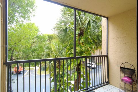 Condo in Miami, Florida, 1 bedroom  № 1811488 - photo 10