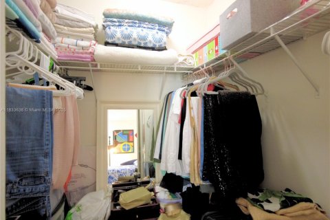 Condo in Miami, Florida, 1 bedroom  № 1811488 - photo 3