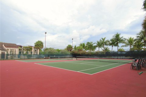 Condo in Miami, Florida, 1 bedroom  № 1811488 - photo 14