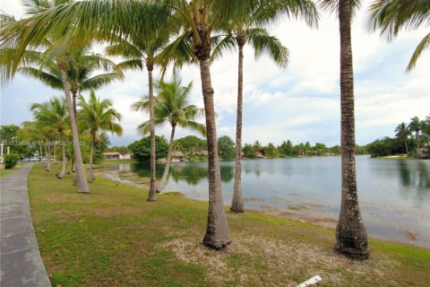 Condo in Miami, Florida, 1 bedroom  № 1811488 - photo 15