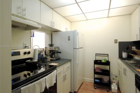 Condo in Miami, Florida, 1 bedroom  № 1811488 - photo 8