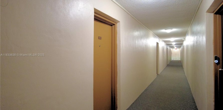 Condo in Miami, Florida, 1 bedroom  № 1811488