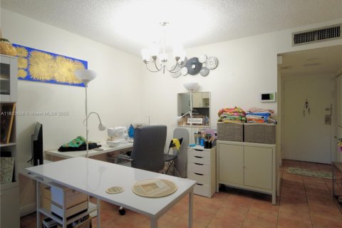 Condo in Miami, Florida, 1 bedroom  № 1811488 - photo 6