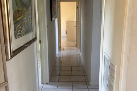 Villa ou maison à vendre à North Miami Beach, Floride: 3 chambres, 191.75 m2 № 1970797 - photo 13