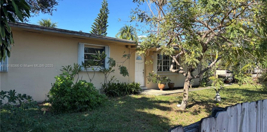 Villa ou maison à North Miami Beach, Floride 3 chambres, 191.75 m2 № 1970797