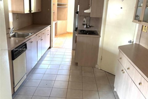 Villa ou maison à vendre à North Miami Beach, Floride: 3 chambres, 191.75 m2 № 1970797 - photo 6