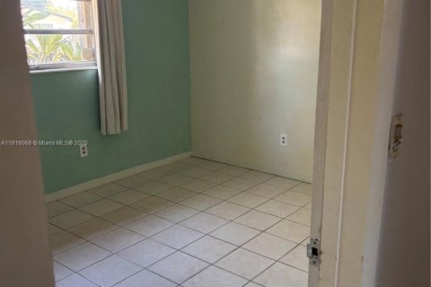 Villa ou maison à vendre à North Miami Beach, Floride: 3 chambres, 191.75 m2 № 1970797 - photo 14