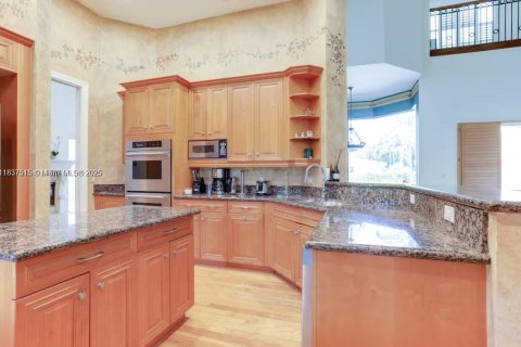 Снять в аренду виллу или дом в Паркленд, Флорида 5 спален, 510.96м2, № 1981957 - фото 24